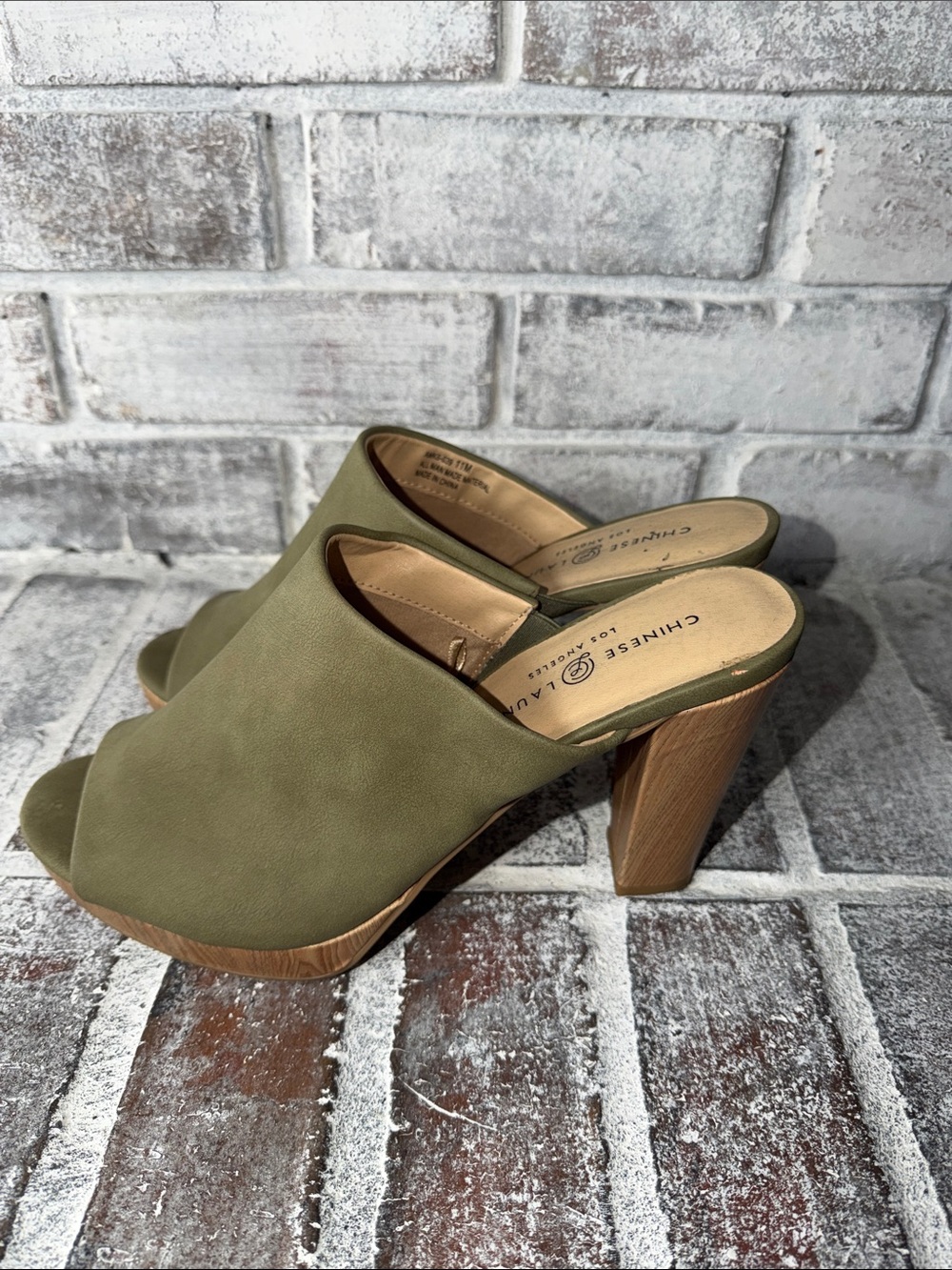 Chinese Laundry AMKS-039 Olive Green Wood Block Heel Platform Mules Size 11 - Picture 3 of 8